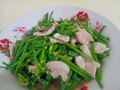 ผัดดอกกุยช่าย ผัดดอกกุยช่าย