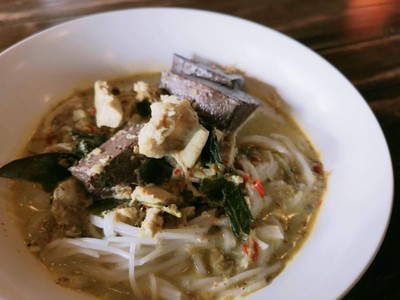 ขนมจีนแกงไก่