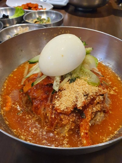 Dong E สุขุมวิทพลาซ่า