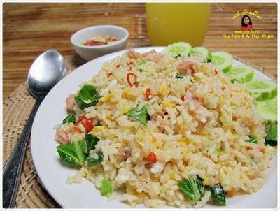 ข้าวผัดแหนม