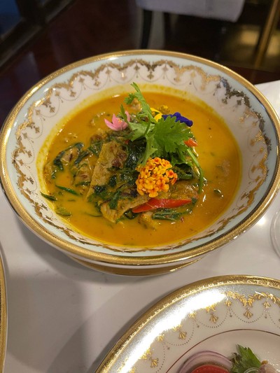 แกงคั่วหมูย่างใบชะพลู