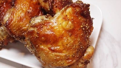  +ทำไก่ย่างธรรมดาๆโลกไม่จำ ชวนมาทำ "ไก่ย่างหนังกรอบ!!" หนังกร๊อบกรอบ+