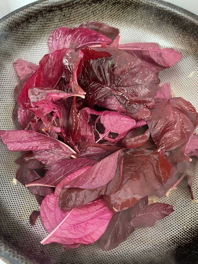 วิธีทำ ผักโขมแดงผัดหมูสับ สูตรไม่ใส่น้ำมัน 