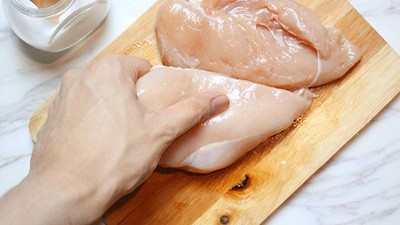 วิธีทำ +ชวนทำเมนูกรอบ แคลน้อยและไม่ใช้น้ำมัน กับ "อกไก่กรอบ สูตรใช้หม้อทอด"+ วิธีทำ +ชวนทำเมนูกรอบ แคลน้อยและไม่ใช้น้ำมัน กับ "อกไก่กรอบ สูตรใช้หม้อทอด"+