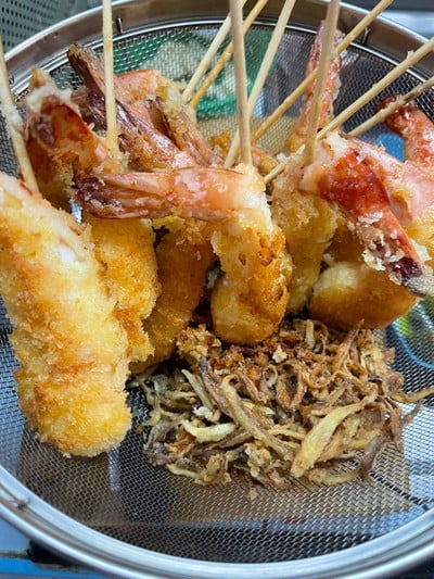 วิธีทำ กุ้งชุบเกล็ดขนมปังทอดซอสกระชาย วิธีทำ กุ้งชุบเกล็ดขนมปังทอดซอสกระชาย