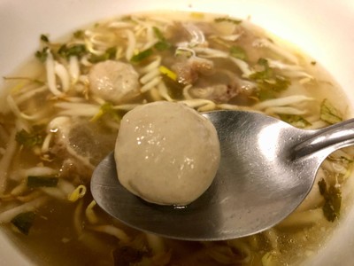 เกาเหลาลูกชิ้นเนื้อเปื่อยเอ็นแก้ว