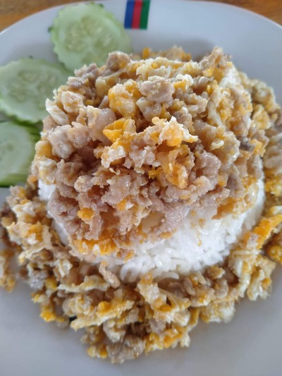 ข้าวผัดไข่คนหมูสับ