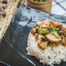 ข้าวผัดกระเพราหมูยอ