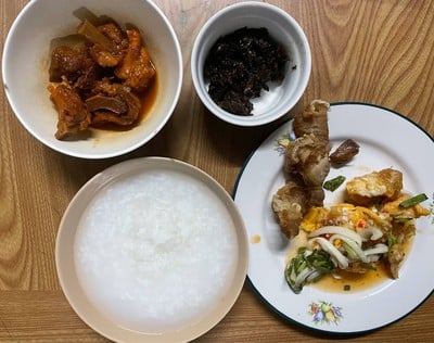 เมนูของร้าน ข้าวต้มแปลงนาม ไมตรีจิตต์ ถนน ไมตรีจิตต์