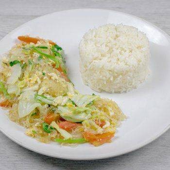 ข้าวผัดวุ้นเส้นทรงเครื่อง