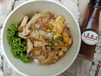 ก๋วยเตี๋ยวคั่วไก่