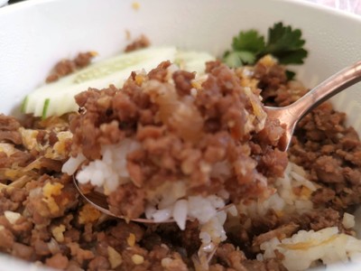 ข้าวเนื้อโคขุนกระเทียม