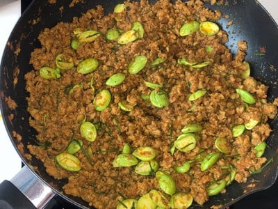 หมูสับผัดสะตอพริกแกงใต้