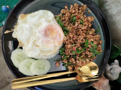 รสชาติเด็ดถึงใจ  กะเพราแห้ง น้ำมันน้อย ข้าวนุ่มหอม