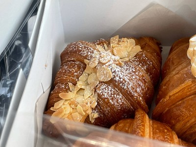 ALMOND CROISSANT