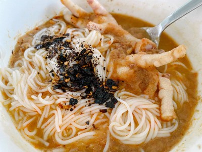 ขนมจีนน้ำยาป่าตีนไก่