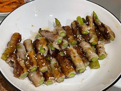 หมูพันหน่อไม้ฝรั่งเทริยากิ