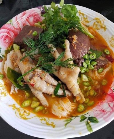 ข้าวปุ้นฮ้อนน้ำยากะทิ