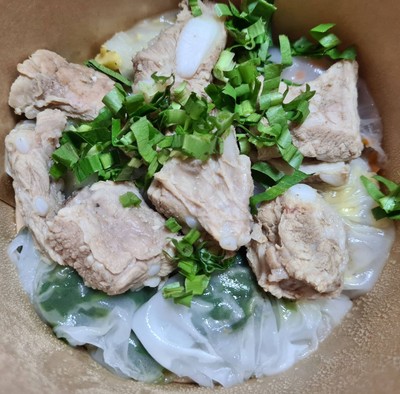 ก๋วยเตี๋ยวปากหม้อ เลือกไส้ ซี่โครงหมู