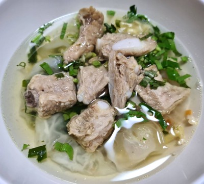 ก๋วยเตี๋ยวปากหม้อ เลือกไส้ ซี่โครงหมู
