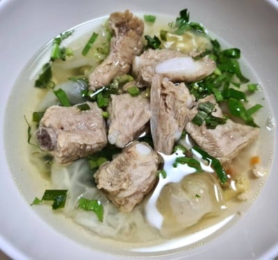 ก๋วยเตี๋ยวปากหม้อ เลือกไส้ ซี่โครงหมู
