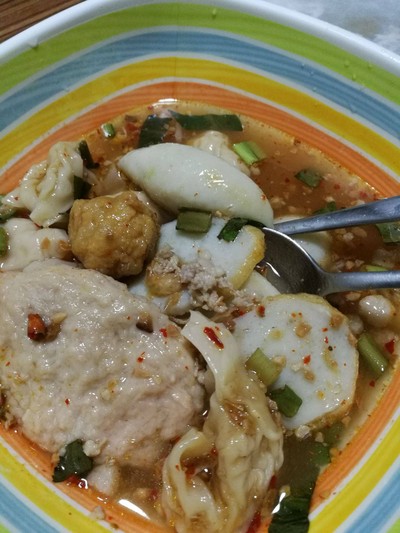 เกี๊ยวต้มยำน้ำใสหมูเด้ง