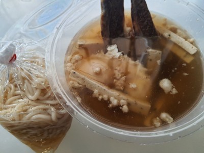 ก๋วยจั๊บญวนพิเศษใส่ไข่