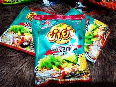 ยำยำ รสสุกี้ เส้นแบน