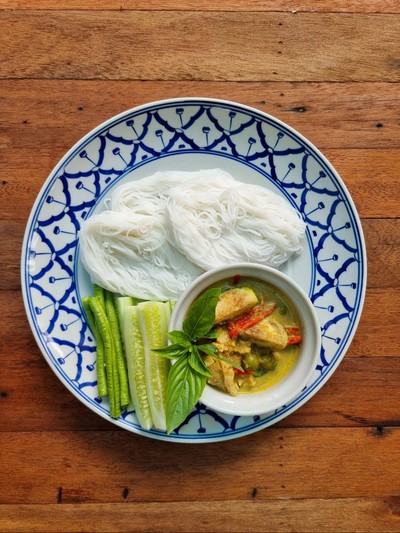 ขนมจีน แกงเขียวหวาน (หมู,ไก่)