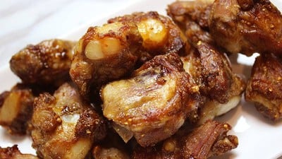 อร่อยแบบไม่ธรรมดา!กับเมนู"ซี่โครงหมูกระดูกอ่อนย่างโค้ก"ละมุนนุ่มลิ้น