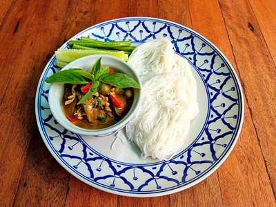 ขนมจีน แกงป่า (ไก่,หมู)