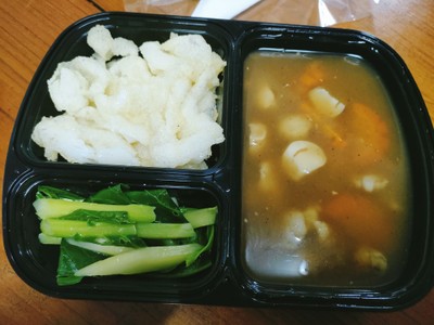 ราดหน้าหมูเส้นกรอบ