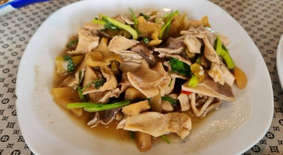 กระเพาะหมูผัดเกี่ยมฉ่าย