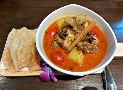 โรตีแกงมัสมั่นไก่