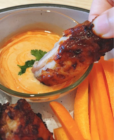 วิธีทำ Air Fryer Chicken Wings with Sriracha Mayo