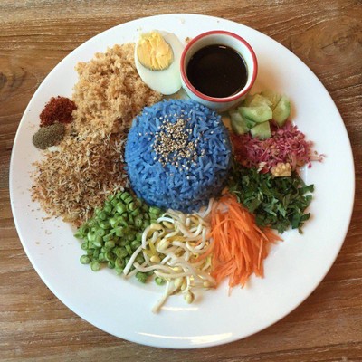 ข้าวยำปักษ์ใต้ น้ำบูดู แถมฟรี โรตีไข่