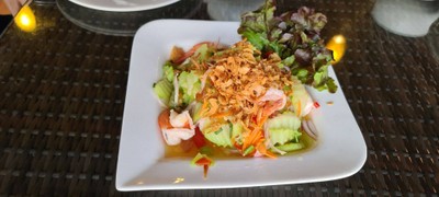 ยำกุ้งสด แตงกวา