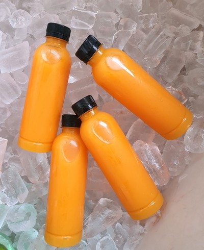 น้ำส้มคั้นสด (300ml)