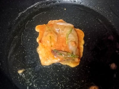 วิธีทำ กุ้งทอดพริกแกง วิธีทำ กุ้งทอดพริกแกง