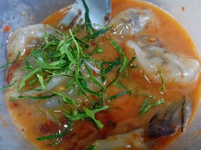 วิธีทำ กุ้งทอดพริกแกง วิธีทำ กุ้งทอดพริกแกง