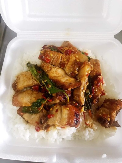 ข้าวกะเพราหมูกรอบ