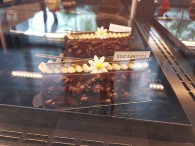 อาหาร หรือ เครื่องดื่ม