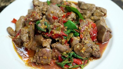 กระเพราเนื้อ เป็นกับ