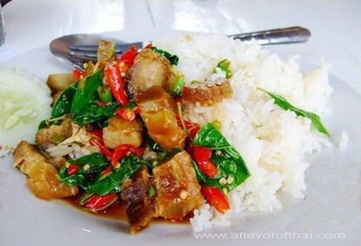 ผัดกระเพราหมูกรอบ