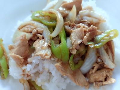 ผัดพริกหยวก (ราดข้าว)