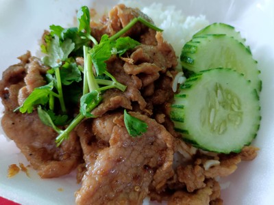 ผัดกระเทียมพริกไท (ราดข้าว)