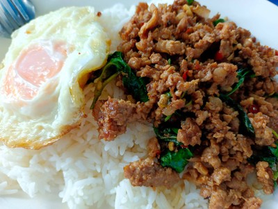 ผัดกะเพรา [ราดข้าว]