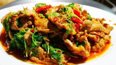 กระเพราหมู หมูสับ ไก่ เครื่องในไก่ ระบุให้ชัดเจน เป็นกับ