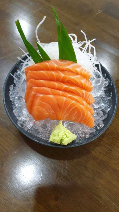SALMON SASHIMI