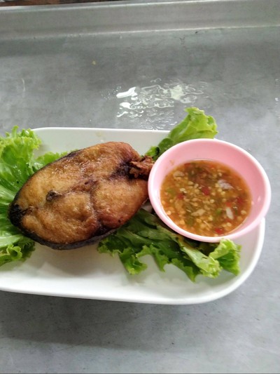 ปลาอินทรีย์ทอดน้ำปลา